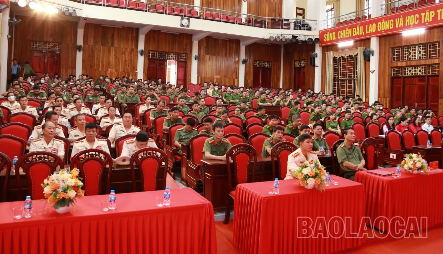 Các đại biểu dự hội thi. ca2.JPG