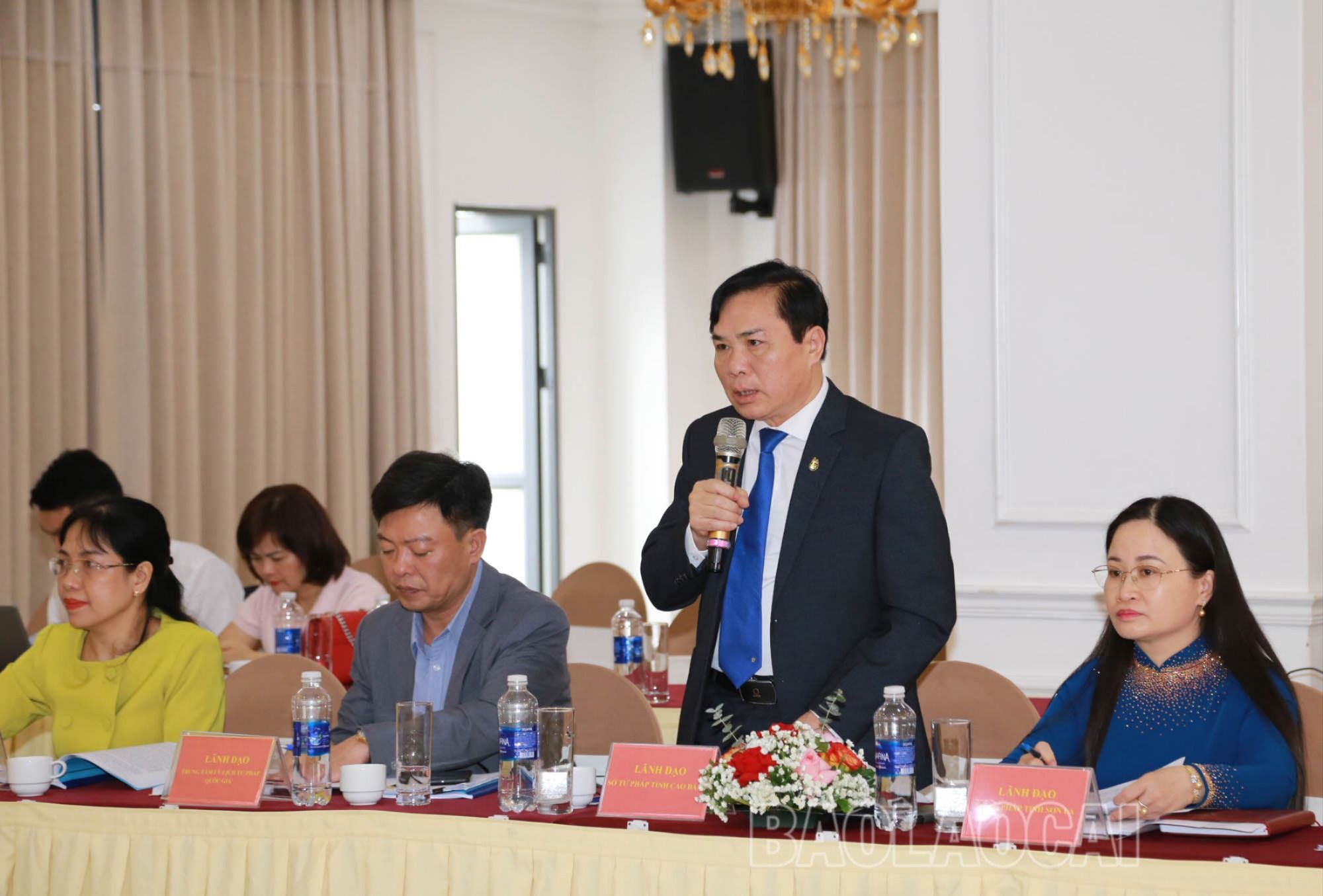 Đại biểu nêu ý kiến tại hội nghị. img-2398-8048-2748.jpg