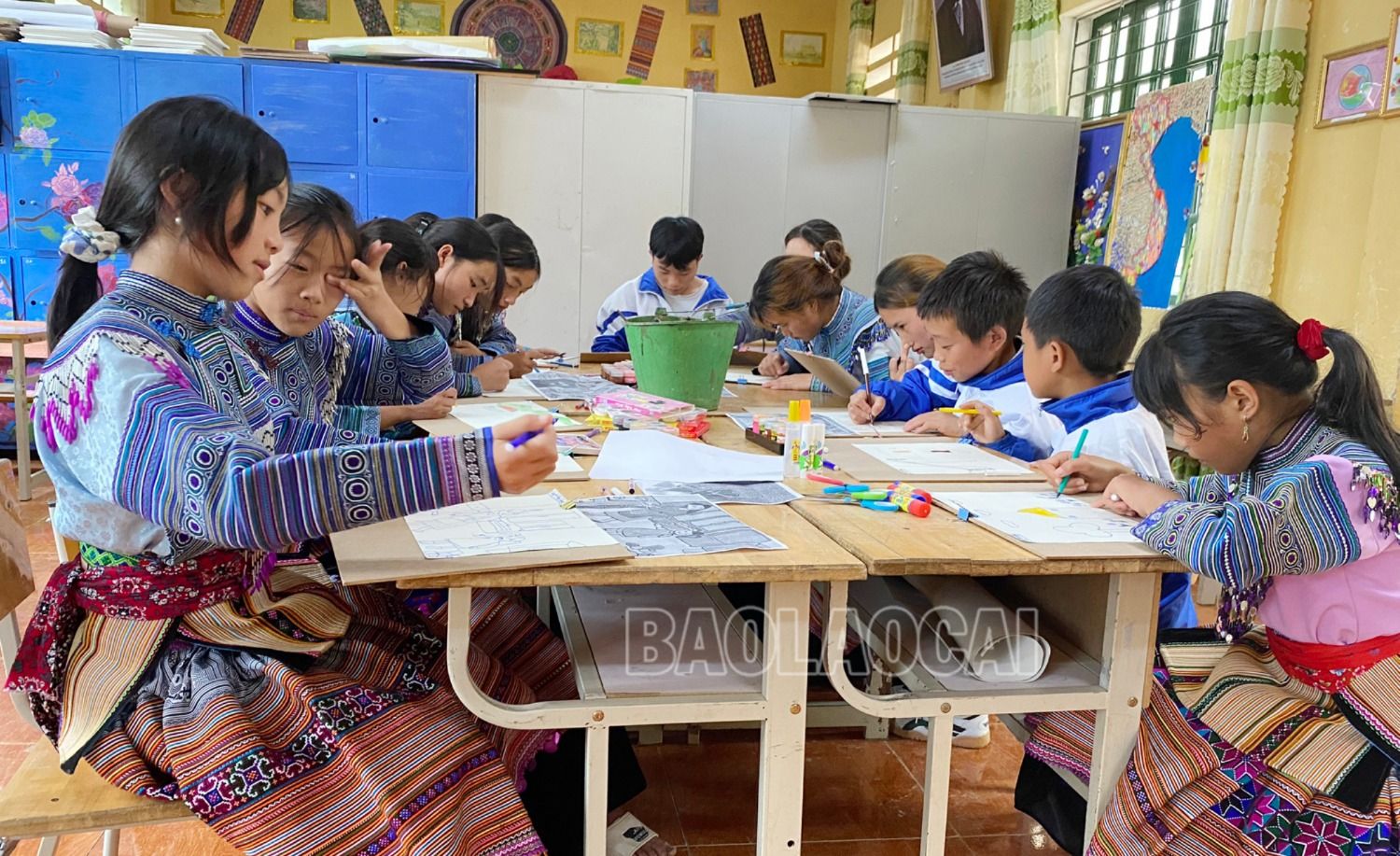 Thành viên Câu lạc bộ “Thủ lĩnh của sự thay đổi” xã Qu an Hồ Thẩn, huyện Si Ma Cai hưởng ứng cuộc thi. f2b4219cbdf06fae36e1.jpg
