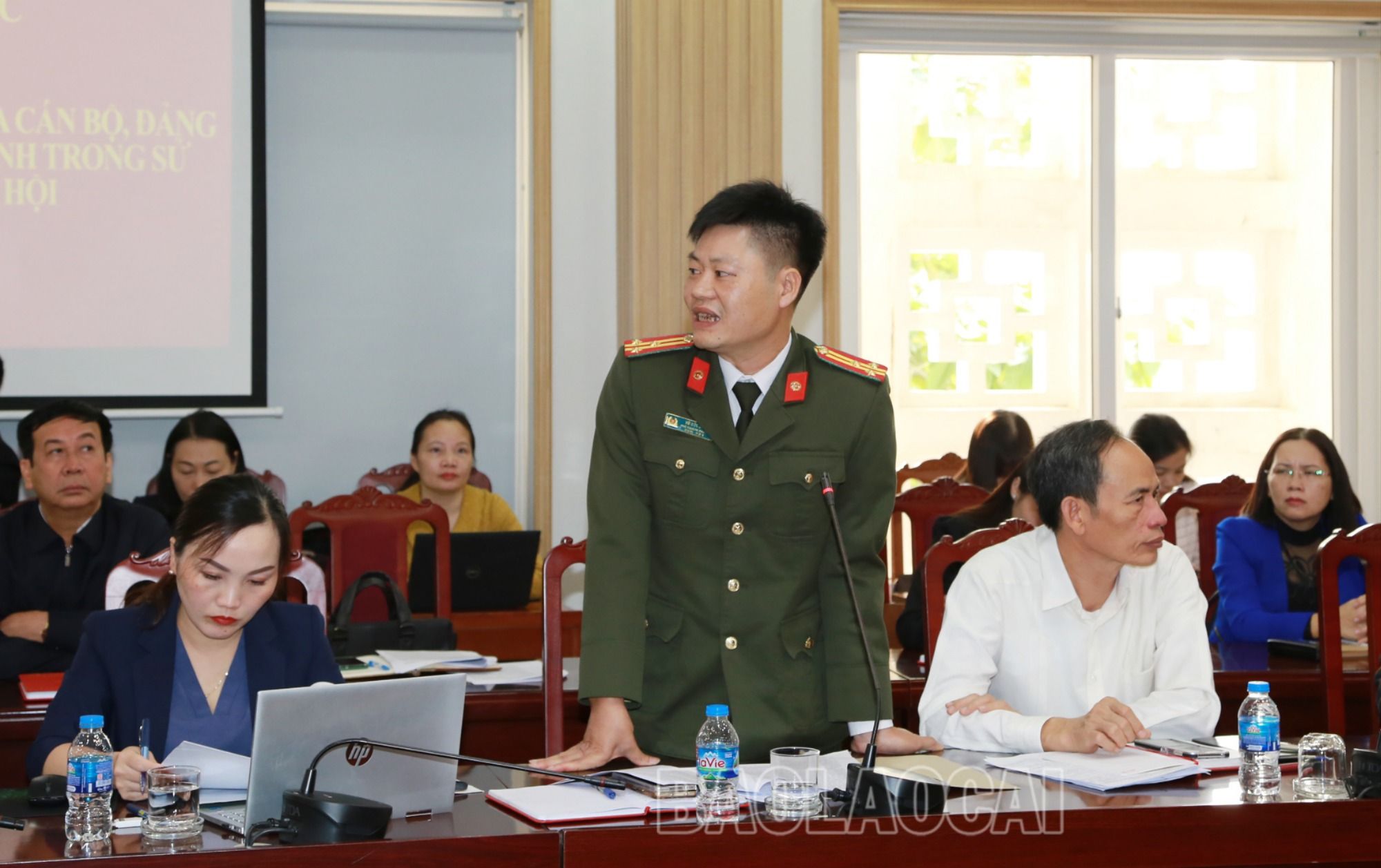 Đại diện Công an tỉnh tham luận tại hội thảo. a8.JPG