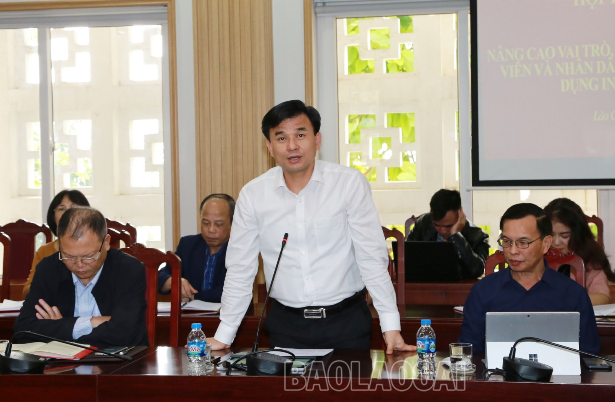 Thường trực Thành ủy Lào Cai tham luận tại hội thảo. a7.JPG