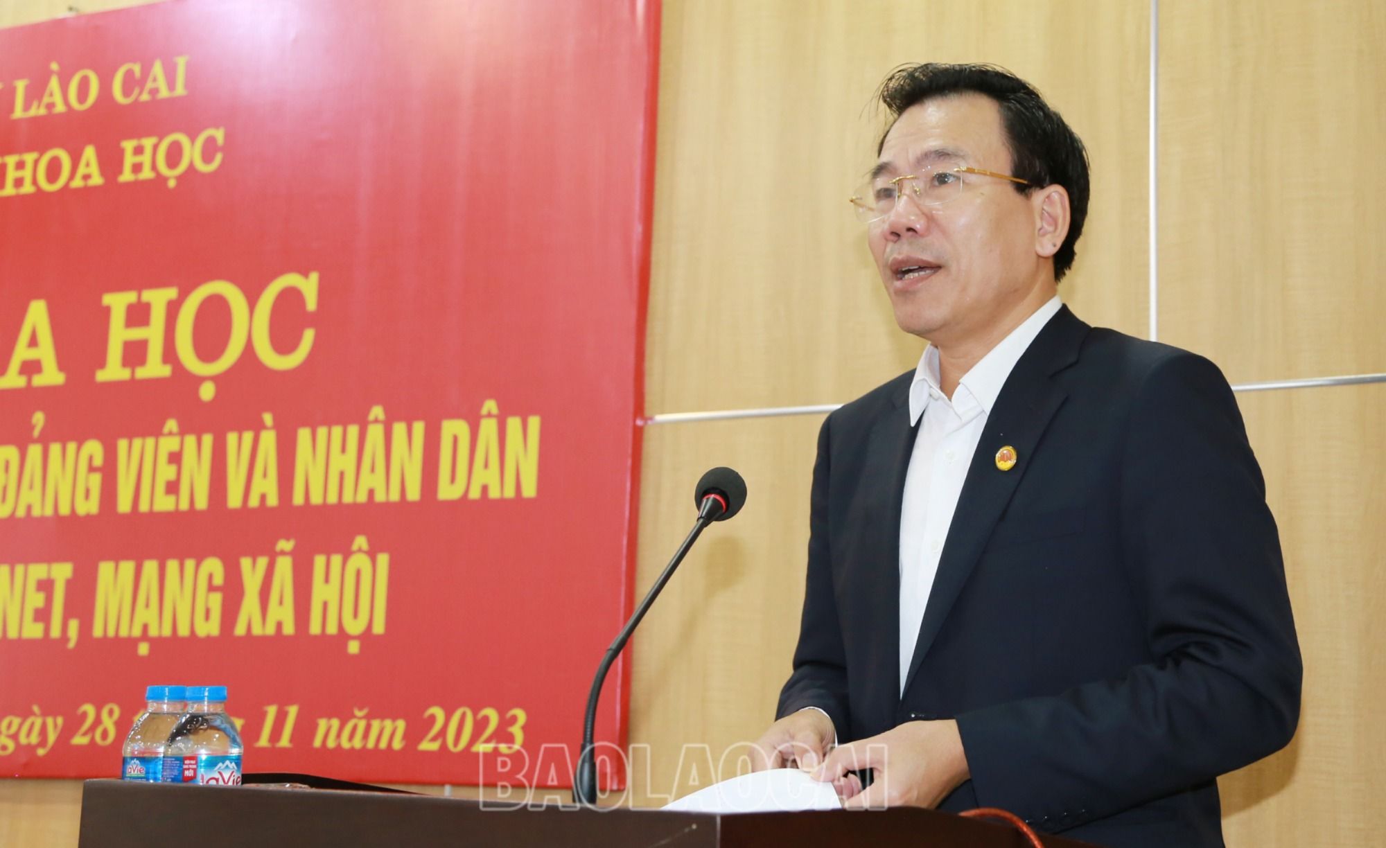 Trưởng Ban Tuyên giáo Tỉnh ủy Dương Đức Huy trình bày đề dẫn tại hội thảo. a4.JPG