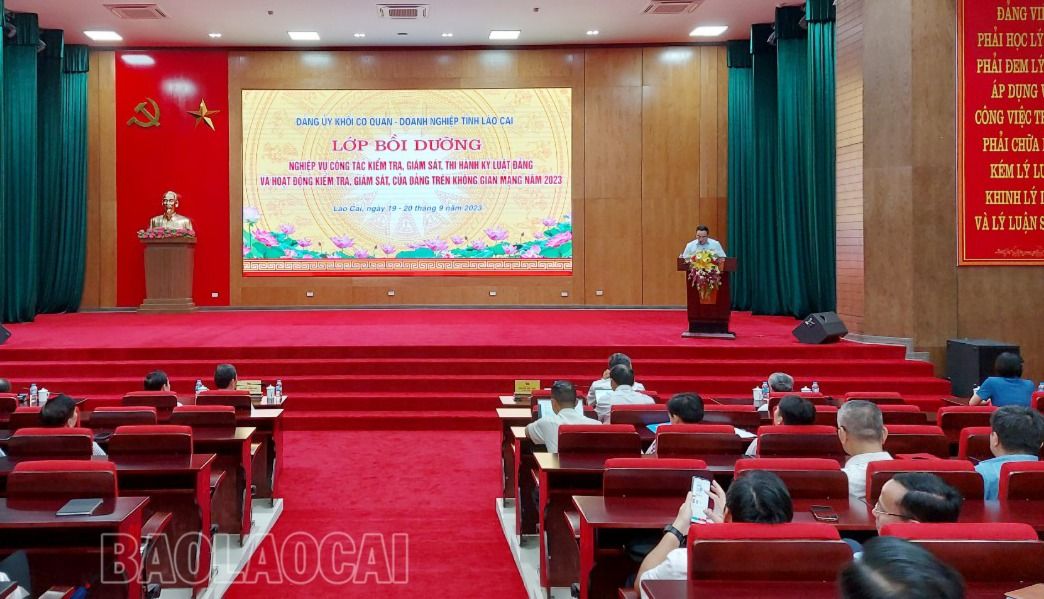 Lớp bồi dưỡng cho đội ngũ bí thư, phó bí thư, cấp ủy và ủy ban kiểm tra đảng ủy cơ sở. 0a69e7d9af7c7a22236d.jpg