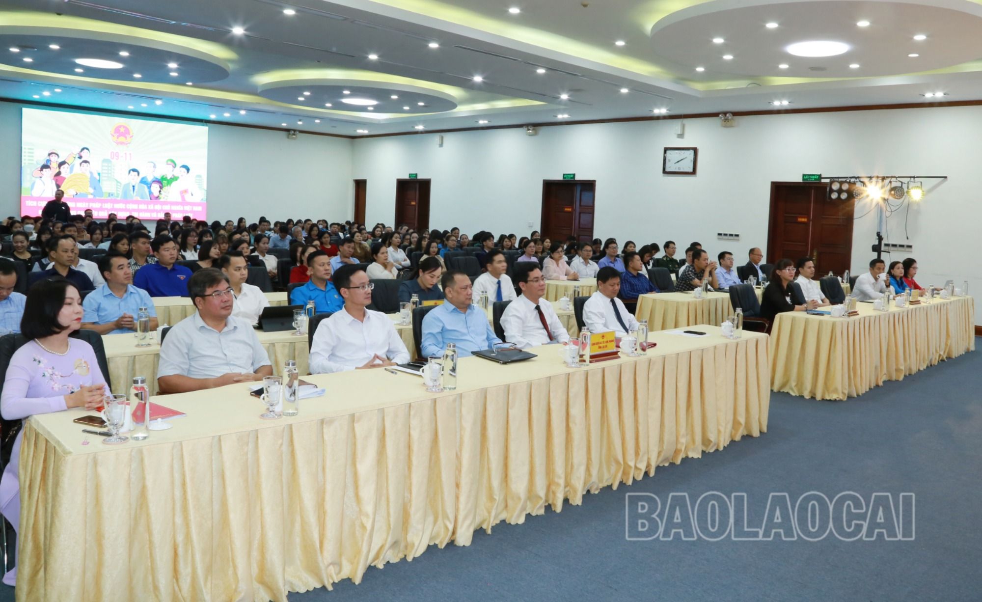 Các đại biểu tham dự diễn đàn. IMG_0107.JPG