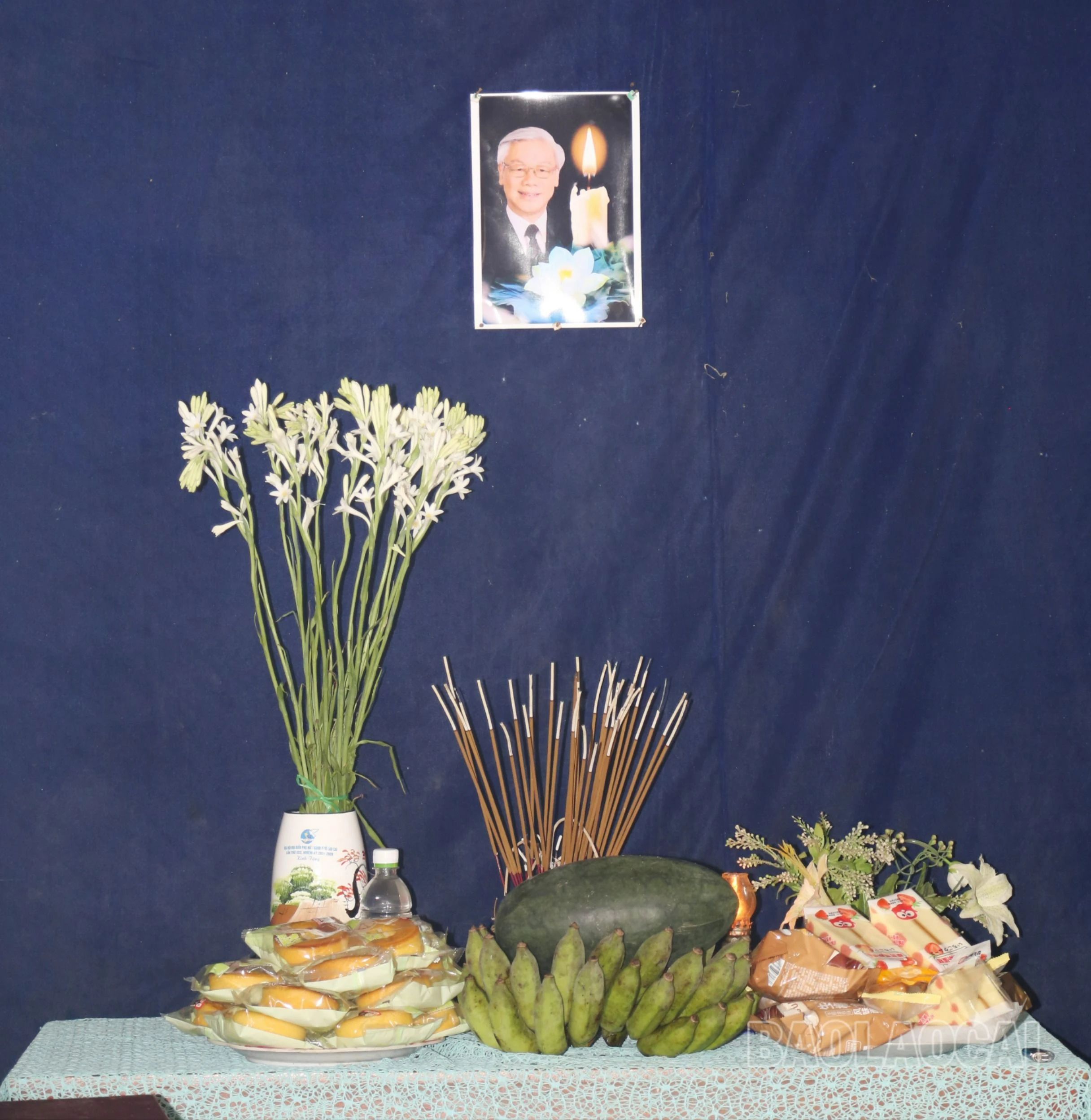 Khu vực tưởng niệm Tổng Bí thư giản đơn nhưng chất chứa đầy tình cảm, sự biết ơn của đồng bào thôn Láo Lý.