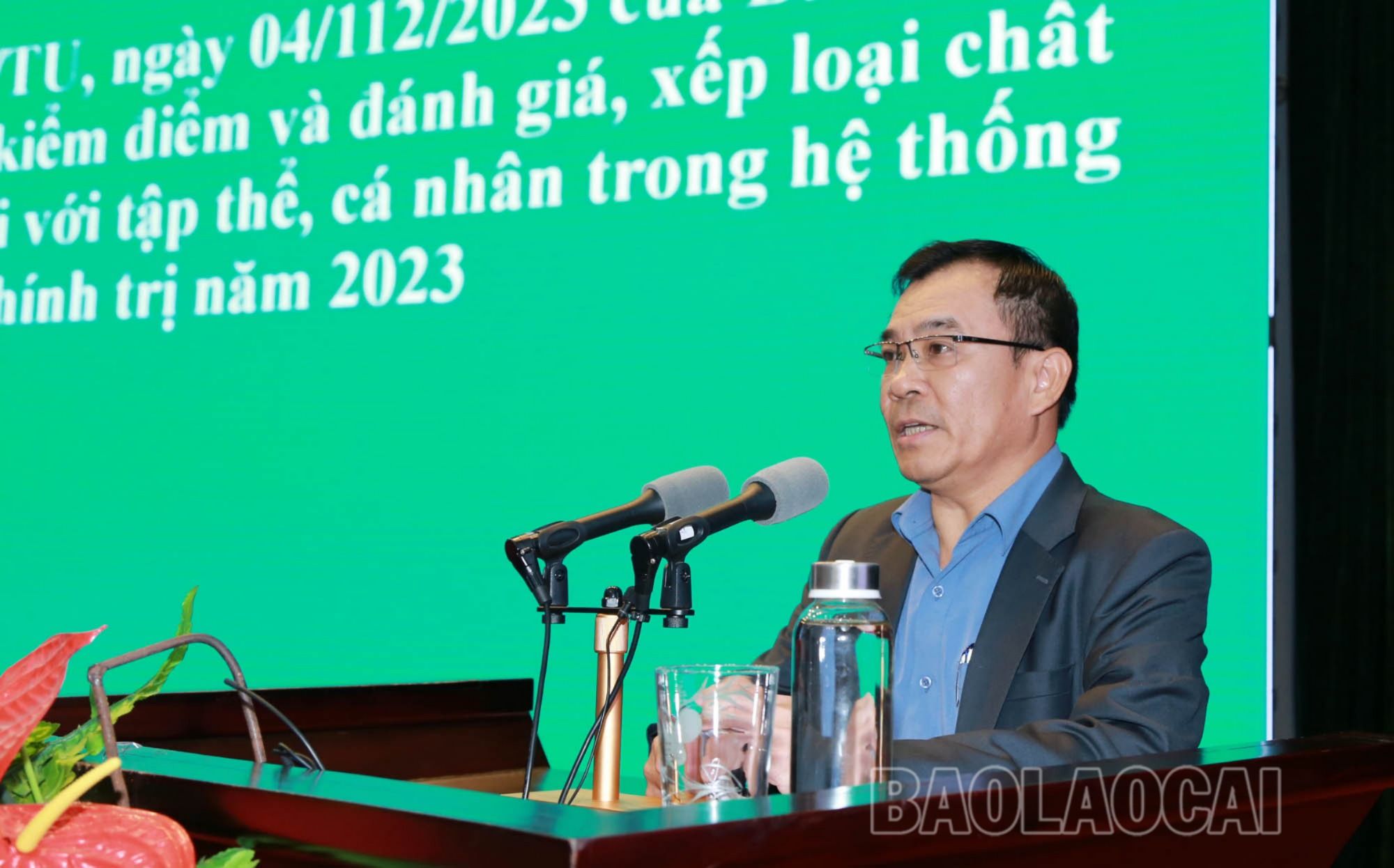 Trưởng Ban Tổ chức Tỉnh ủy Phạm Toàn Thắng triển khai các hướng dẫn của Trung ương, của tỉnh tại hội nghị. IMG_1965.JPG