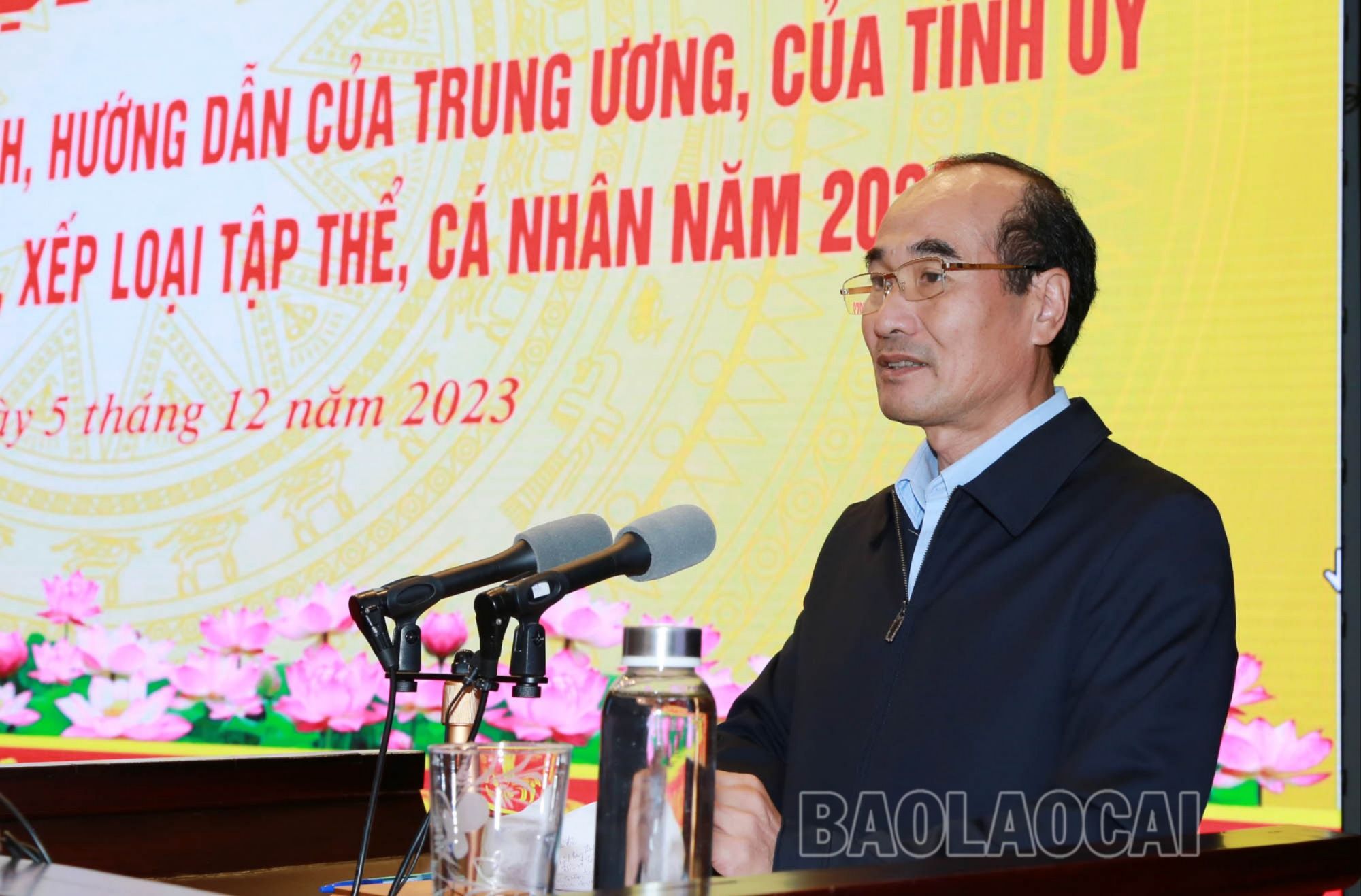 Phó Bí thư Thường trực Tỉnh ủy Vũ Xuân Cường phát biểu, quán triệt tại hội nghị. IMG_1940.JPG