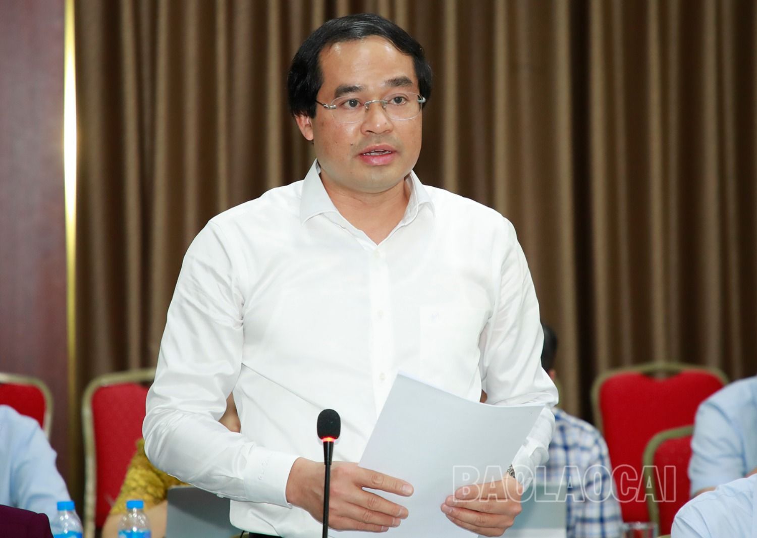 Chủ tịch UBND tỉnh Trịnh Xuân Trường báo cáo tóm tắt công tác triển khai thực hiện các chương trình mục tiêu quốc gia của tỉnh Lào Cai. gs5.JPG
