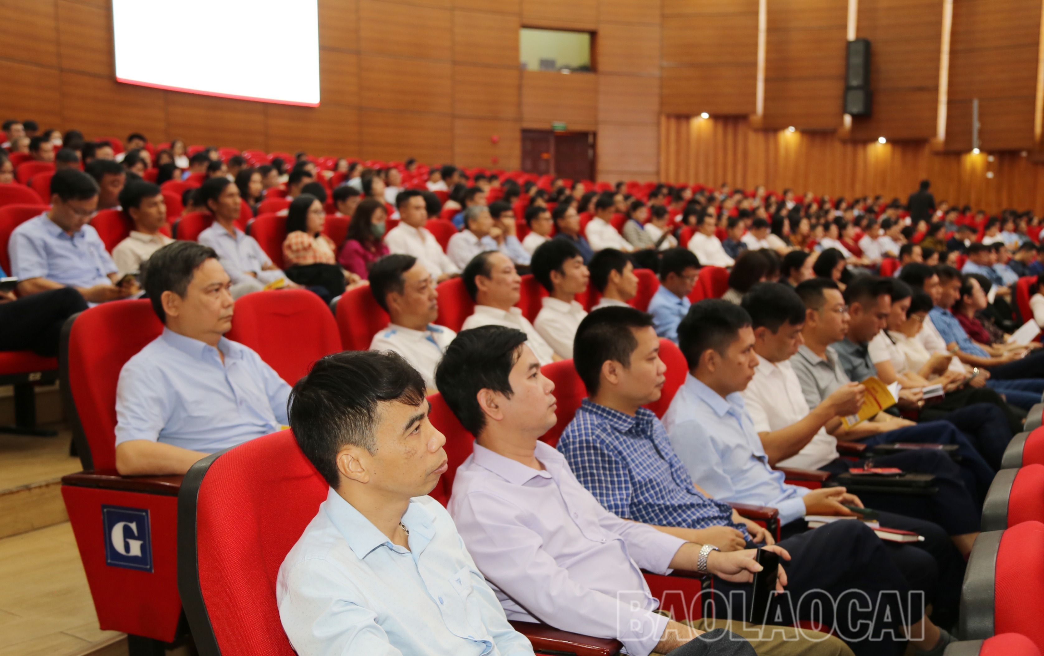 Đại biểu tiếp thu các nội dung tại hội nghị. IMG_0031.JPG