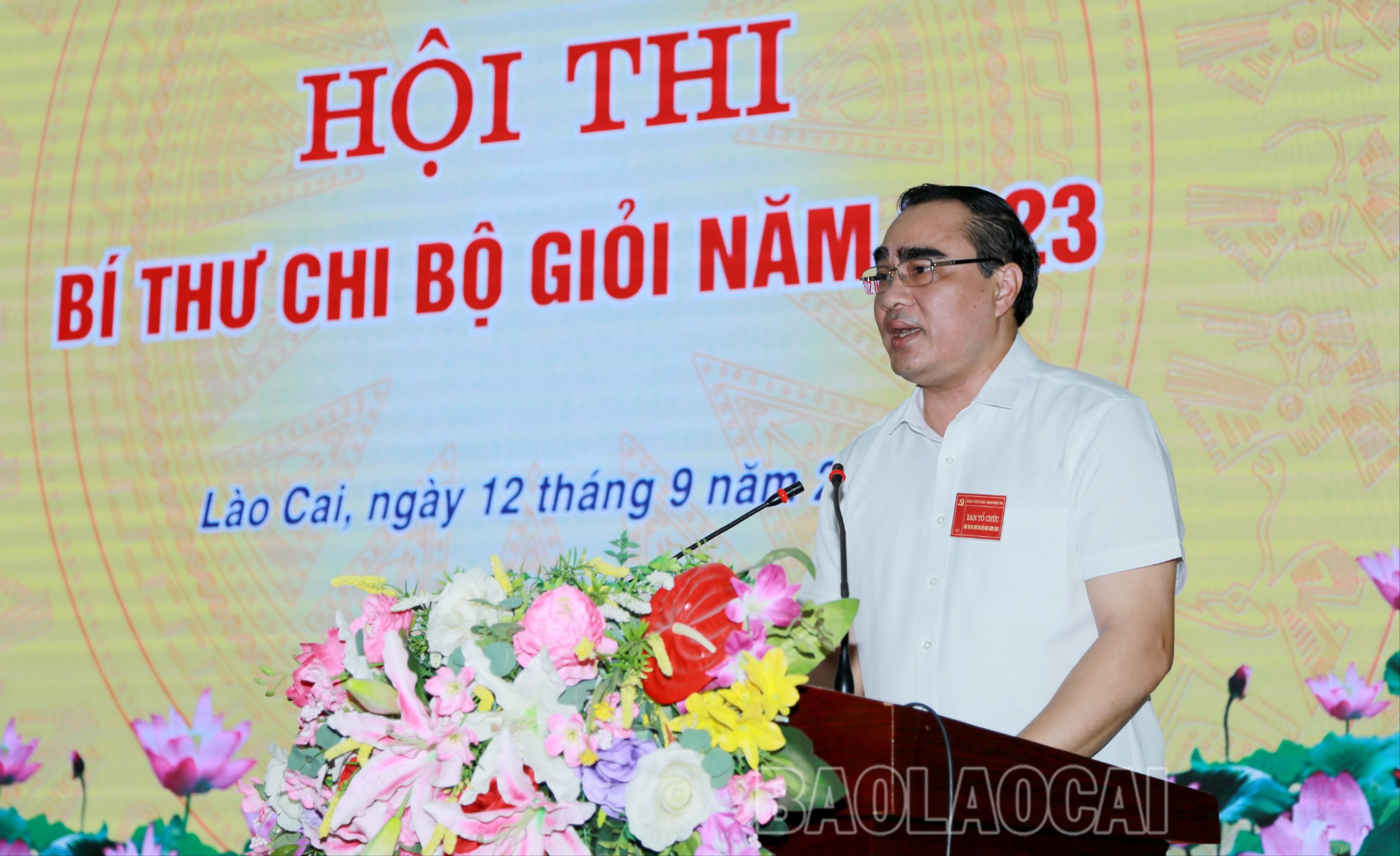 Đồng chí Nguyễn Hữu Long, Bí thư Đảng ủy Khối Cơ quan - Doanh nghiệp tỉnh phát biểu tại hội thi. bt3.JPG