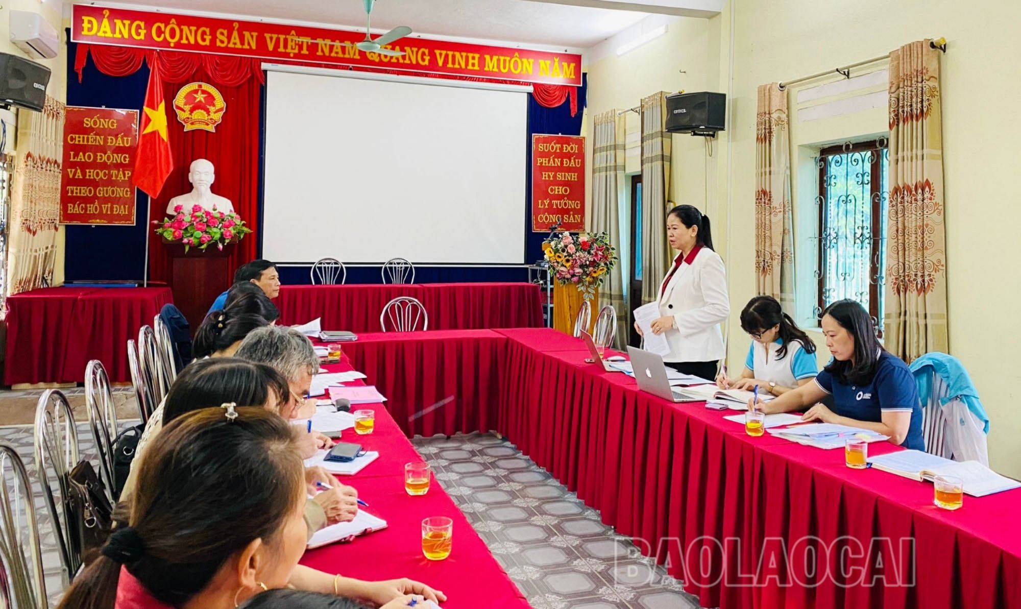 Hội Liên hiệp Phụ nữ tỉnh giám sát, hỗ trợ kỹ thuật các mô hình điểm Dự án 8 của tỉnh. 7c0040e30712ae4cf703.jpg