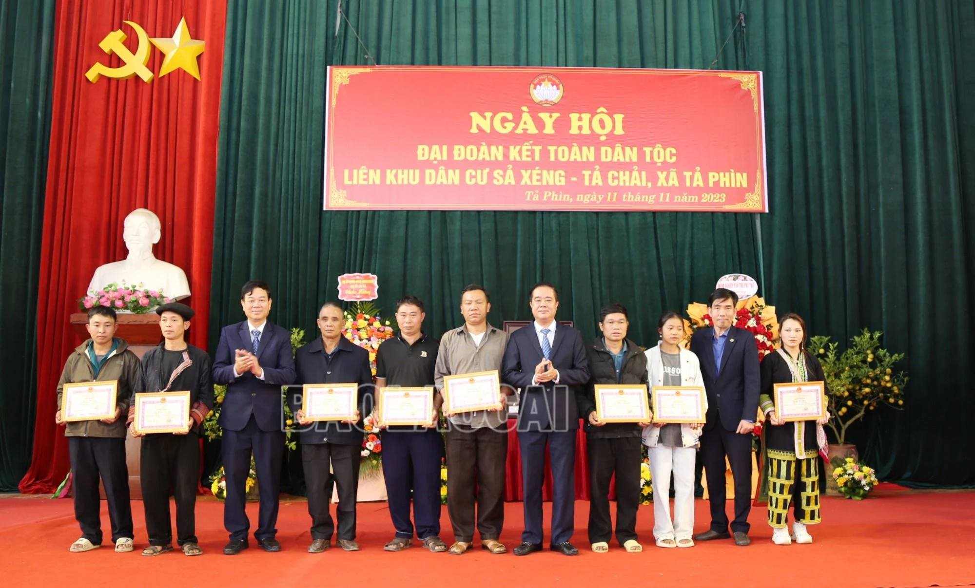 Biểu dương các Gia đình văn hóa tiêu biểu trên địa bàn.