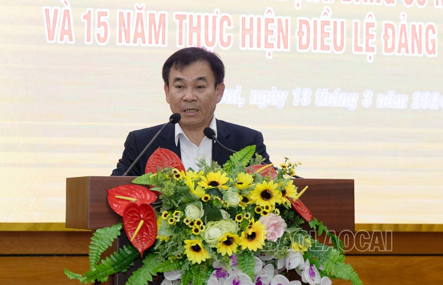 Trưởng Ban Tổ chức Tỉnh ủy Phạm Toàn Thắng trình bày báo cáo tại hội nghị. t6.jpg