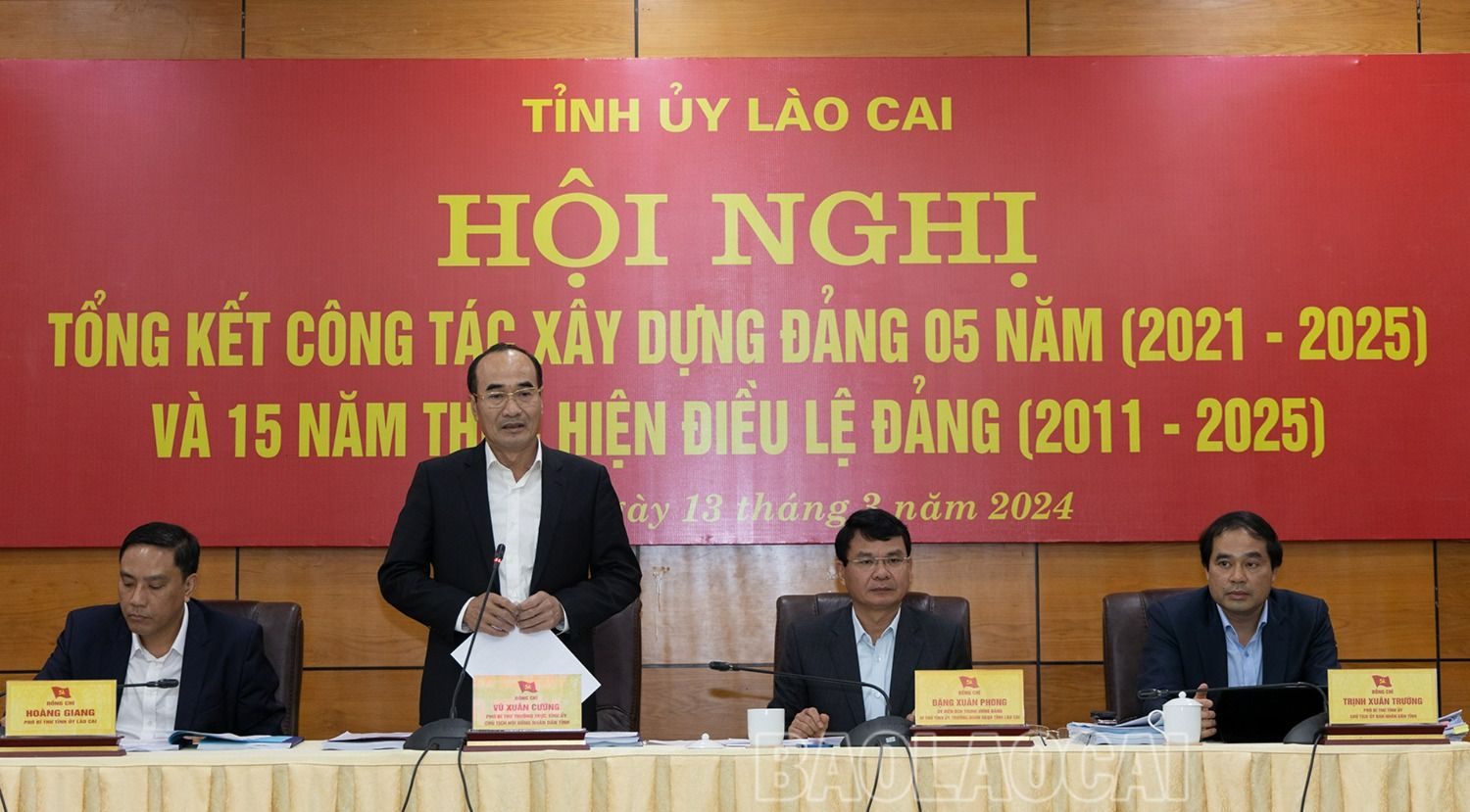 Thường trực Tỉnh ủy điều hành hội nghị. t2.jpg
