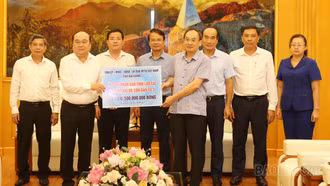 Tỉnh Hậu Giang thăm và tặng quà cho người dân bị thiệt hại do thiên tai của tỉnh Lào Cai 