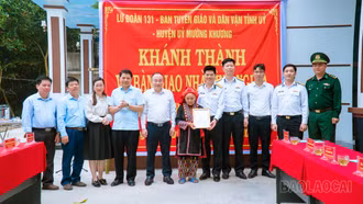 Bàn giao nhà tình nghĩa cho gia đình chính sách của huyện Mường Khương