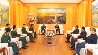 Đoàn công tác của Bộ Tư lệnh Quân khu 2 chúc tết tỉnh Lào Cai