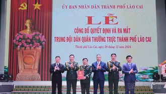 Thành phố Lào Cai ra mắt Trung đội dân quân thường trực và gặp mặt kỷ niệm 80 năm ngày thành lập Quân đội nhân dân Việt Nam