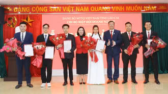 Chi bộ Hiệp hội Doanh nghiệp kết nạp mới 6 đảng viên