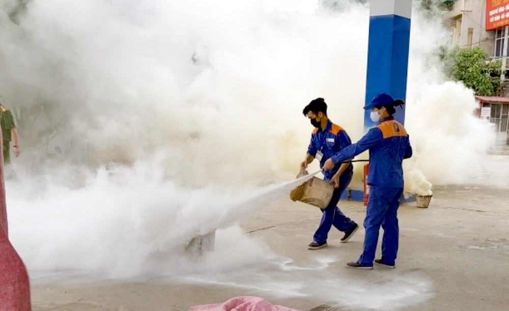 Tuân thủ nghiêm pháp luật về an toàn phòng cháy trong đơn vị, doanh nghiệp ảnh 1 Tuân thủ nghiêm pháp luật về an toàn phòng cháy trong đơn vị, doanh nghiệp ảnh 1