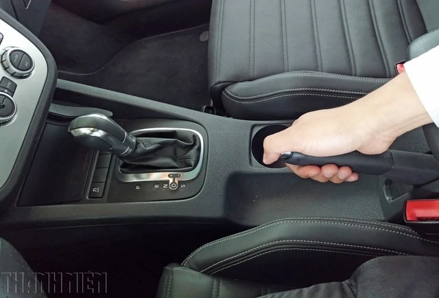 4 thói quen tài xế nên bỏ ngay nếu không muốn phanh ô tô nhanh xuống cấp ảnh 1