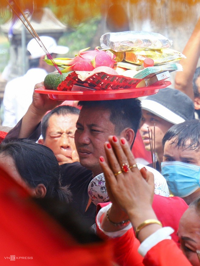 Lễ hội lớn nhất của người theo tín ngưỡng thờ Mẫu Tam phủ ảnh 7 Lễ hội lớn nhất của người theo tín ngưỡng thờ Mẫu Tam phủ ảnh 7