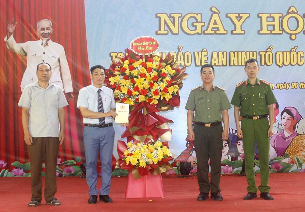 Ngày hội Toàn dân bảo vệ an ninh Tổ quốc tại Xã Minh An (Văn Chấn) ̣ ảnh 4 Ngày hội Toàn dân bảo vệ an ninh Tổ quốc tại Xã Minh An (Văn Chấn) ̣ ảnh 4