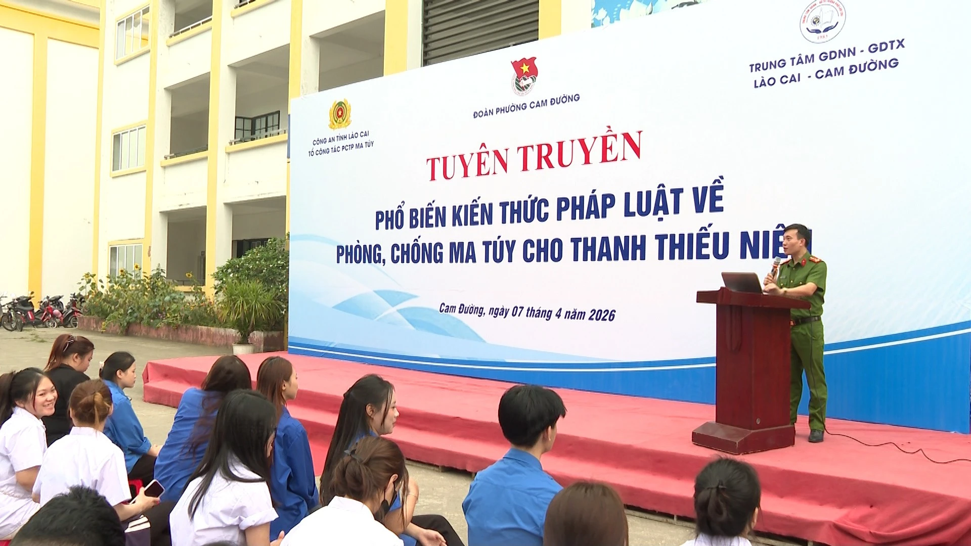 Cán bộ Tổ công tác số 1 phổ biến kiến thức pháp luật về phòng, chống ma túy cho thanh thiếu niên năm 2026.