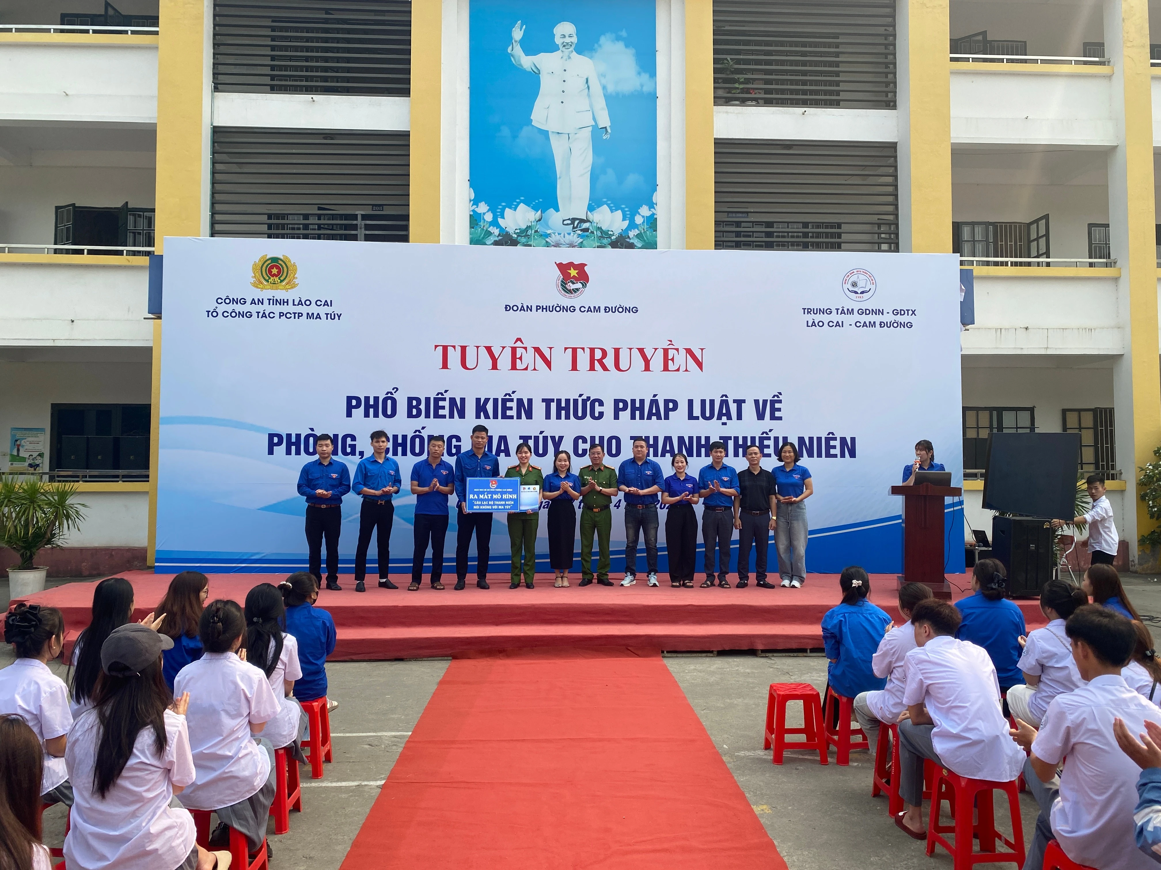 Ra mắt Câu lạc bộ “Thanh niên nói không với ma túy”.