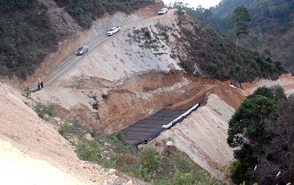 Phó Chủ tịch Thường trực UBND tỉnh Nguyễn Thế Phước kiểm tra tiến độ triển khai Dự án đường kết nối với đường cao tốc Nội Bài - Lào Cai (IC15) ảnh 1