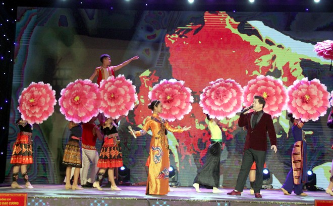 Yên Bái đón nhận Bằng xếp hạng Di tích Quốc gia đặc biệt danh lam thắng cảnh Ruộng bậc thang Mù Cang Chải và chứng nhận “Lễ mừng cơm mới của người Mông huyện Mù Cang Chải” là Di sản văn hóa phi vật thể cấp quốc gia ảnh 7