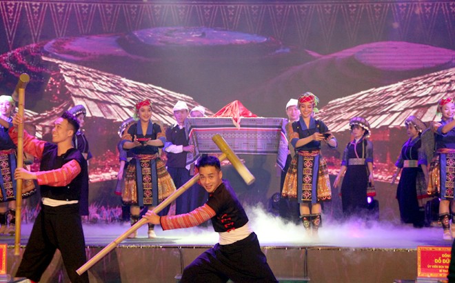 Yên Bái đón nhận Bằng xếp hạng Di tích Quốc gia đặc biệt danh lam thắng cảnh Ruộng bậc thang Mù Cang Chải và chứng nhận “Lễ mừng cơm mới của người Mông huyện Mù Cang Chải” là Di sản văn hóa phi vật thể cấp quốc gia ảnh 6