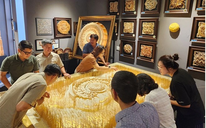 Bản đồ Việt Nam làm bằng cây tăm giang lập kỷ lục thế giới ảnh 1 Bản đồ Việt Nam làm bằng cây tăm giang lập kỷ lục thế giới ảnh 1