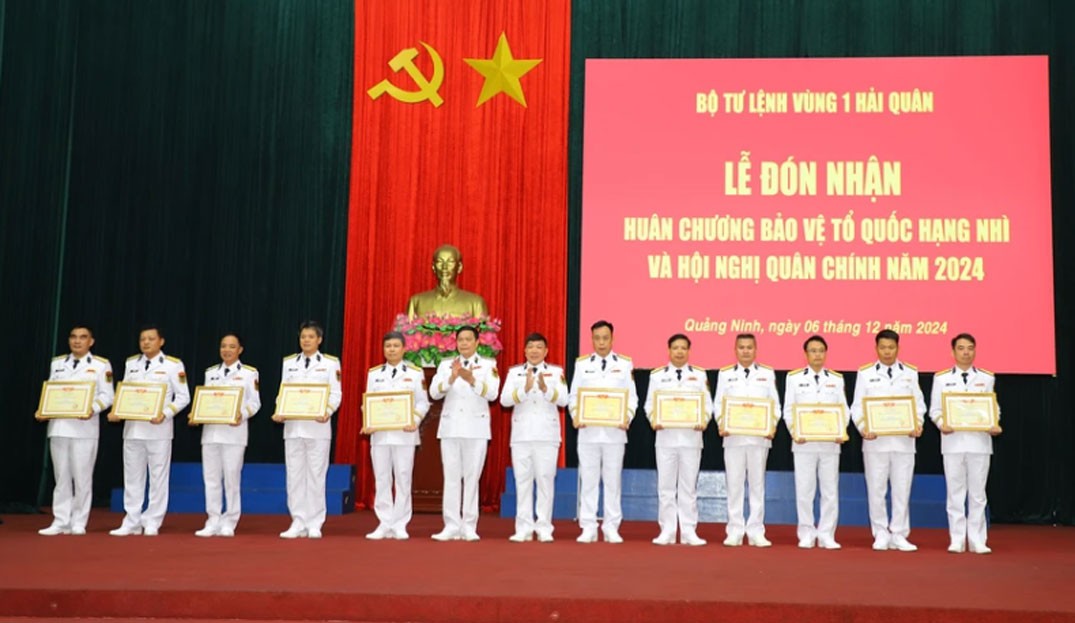 Vùng 1 Hải quân đón nhận Huân chương Bảo vệ Tổ quốc hạng Nhì ảnh 3
