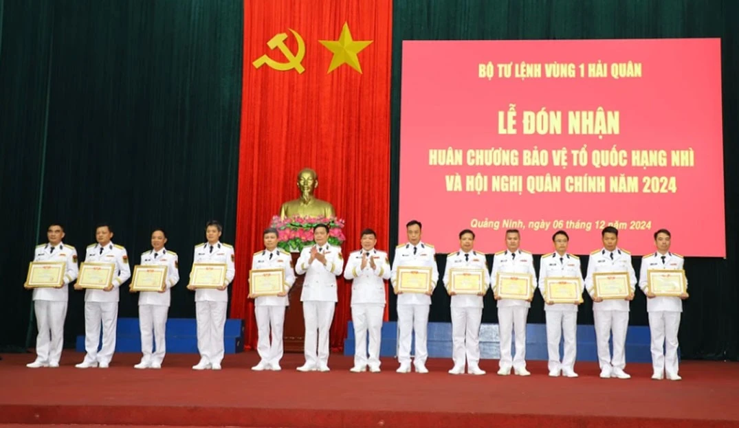 Vùng 1 Hải quân đón nhận Huân chương Bảo vệ Tổ quốc hạng Nhì ảnh 3