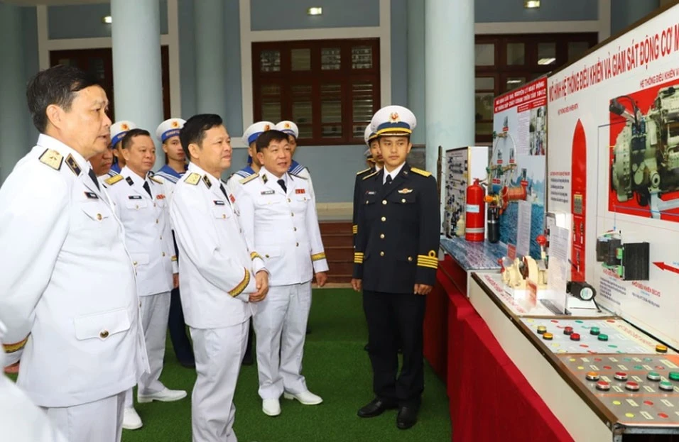 Vùng 1 Hải quân đón nhận Huân chương Bảo vệ Tổ quốc hạng Nhì ảnh 2