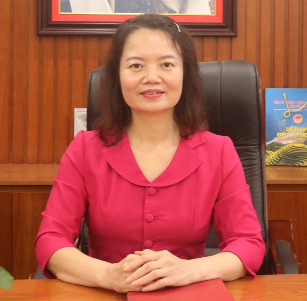 Đồng chí Vũ Minh Huê - Phó Bí thư Thường trực Huyện ủy: Tăng cường trách nhiệm của các cấp ủy, trước hết là người đứng đầu Đại hội đảng bộ các cấp tiến tới Đại hội XIV của Đảng là đợt sinh hoạt chính trị sâu rộng trong phạm vi cả nước. Công tác chuẩn bị và tổ chức đại hội đảng bộ các cấp là một trong những nhiệm vụ trọng tâm xuyên suốt từ nay đến hết năm 2025. Ban Thường vụ Huyện ủy xác định: đề cao trách nhiệm của các cấp ủy, tổ chức Đảng, trước hết là người đứng đầu trong công tác lãnh đạo, chỉ đạo triển khai công tác chẩn bị đại hội; củng cố, tăng cường khối đại đoàn kết toàn dân tộc và niềm tin của nhân dân với Đảng là điều kiện để tổ chức thành công tốt đẹp đại hội đảng bộ các cấp nhiệm kỳ 2025 - 2030. Thời điểm hiện nay, các cấp ủy cơ sở trong toàn Đảng bộ đang khẩn trương, tập trung, gấp rút chuẩn bị các điều kiện cần thiết cho tổ chức đại hội. Ban Thường vụ Huyện ủy tiếp tục tập trung lãnh đạo, chỉ đạo sát sao các cấp ủy cơ sở tiếp tục cụ thể hóa, thực hiện nghiêm túc tinh thần Chỉ thị 35-CT/TW của Bộ Chính trị, Kế hoạch 178-KH/TU của Tỉnh ủy và Kế hoạch 269-KH/HU của Huyện ủy về tiến hành đại hội đảng bộ các cấp, tiến tới Đại hội XIV của Đảng một cách nghiêm túc, kịp thời, chất lượng, đạt hiệu quả cao nhất. Đồng thời, thực hiện tốt công tác tuyên truyền trong Đảng, trong nhân dân về vai trò, ý nghĩa của đại hội Đảng các cấp; tạo không khí sôi nổi thi đua lao động, sản xuất, học tập, công tác của cán bộ, đảng viên và nhân dân, góp phần củng cố niềm tin của nhân dân với Đảng”.