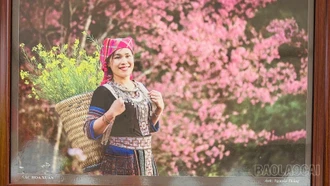 Mù Cang Chải tổ chức triển lãm ảnh nghệ thuật “Sắc thắm hoa Tớ dày”