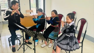 Ngân vang tiếng sáo Mông giữa giảng đường