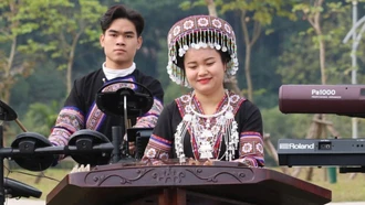 Người thắp lửa đam mê nhạc cụ dân tộc