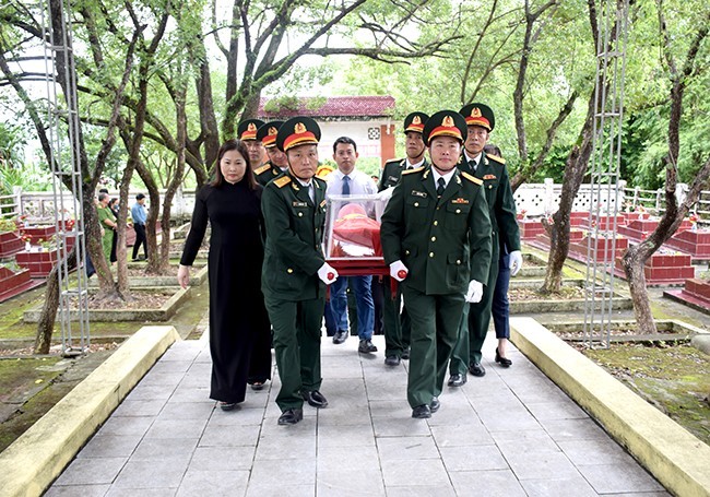 UBND tỉnh Yên Bái tổ chức đón nhận, truy điệu và an táng hài cốt liệt sỹ quân tình nguyện Việt Nam, hy sinh tại Cộng hòa DCND Lào ảnh 2 UBND tỉnh Yên Bái tổ chức đón nhận, truy điệu và an táng hài cốt liệt sỹ quân tình nguyện Việt Nam, hy sinh tại Cộng hòa DCND Lào ảnh 2