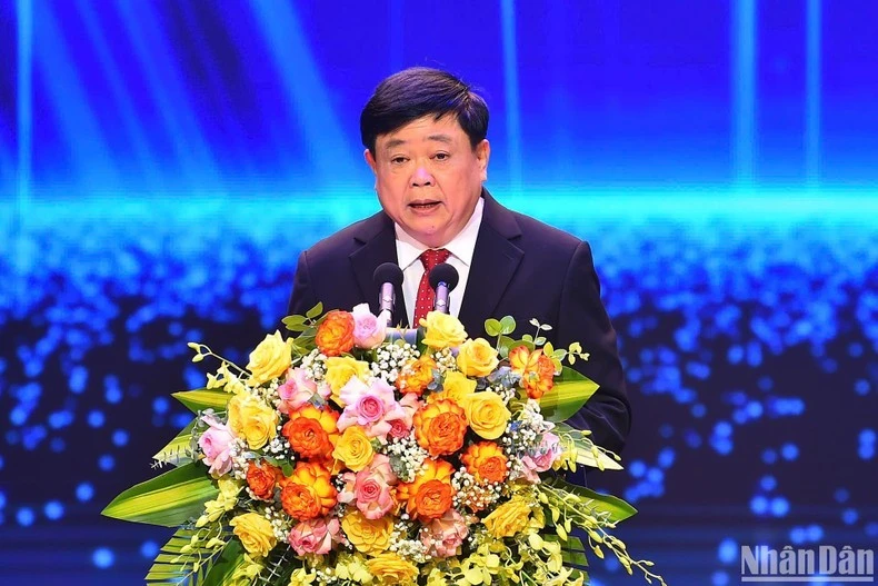 Phó Giáo sư, Tiến sĩ, Nhà văn Nguyễn Thế Kỷ, Chủ tịch Hội đồng Lý luận, phê bình văn học, nghệ thuật Trung ương phát biểu tại buổi lễ.