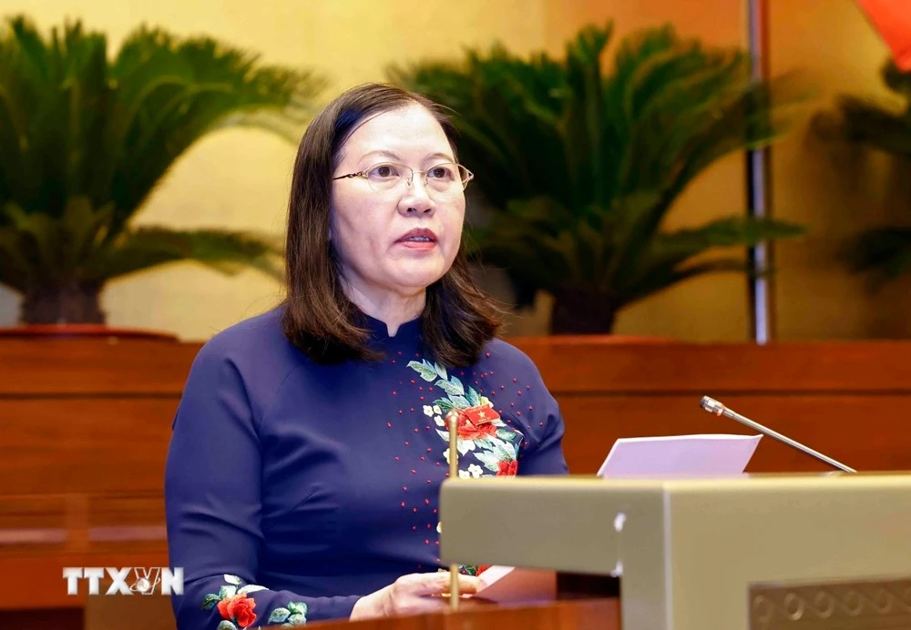 Bà Lê Thị Nga - Ủy viên Ủy ban Thường vụ Quốc hội, Chủ nhiệm Ủy ban Tư pháp của Quốc hội trình bày Báo cáo giải trình, tiếp thu, chỉnh lý dự thảo Luật Phòng, chống mua bán người (sửa đổi).