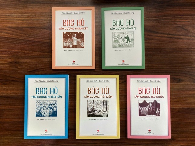 Bộ sách Rèn nhân cách - Luyện tài năng bao gồm những câu chuyện ngắn gọn, súc tích về Chủ tịch Hồ Chí Minh. Bộ sách Rèn nhân cách - Luyện tài năng bao gồm những câu chuyện ngắn gọn, súc tích về Chủ tịch Hồ Chí Minh.