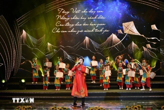 Chương trình văn nghệ chào mừng.