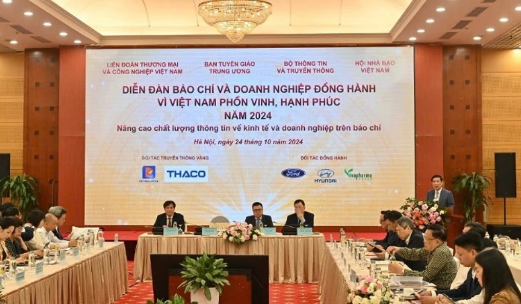 Quang cảnh diễn đàn Báo chí và Doanh nghiệp đồng hành vì Việt Nam phồn vinh, hạnh phúc năm 2024. 1-826-1562.jpg