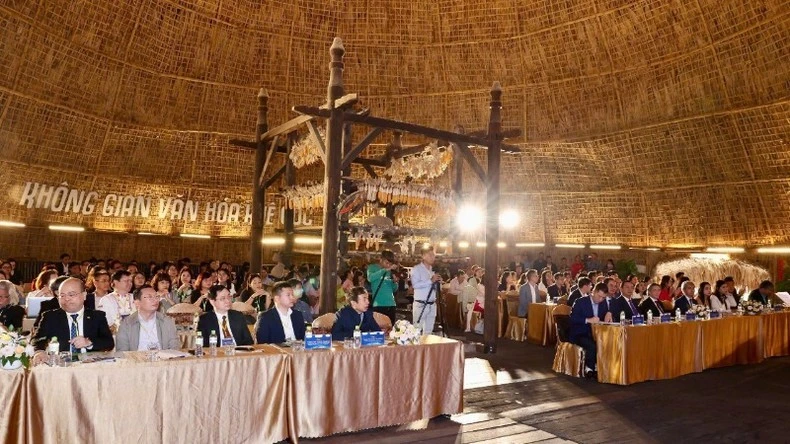 Các đại biểu tham dự hội thảo.