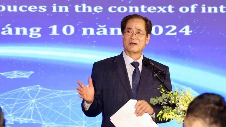 Giáo sư, Tiến sĩ Đào Mạnh Hùng, Chủ tịch Liên chi hội Đào tạo du lịch Việt Nam phát biểu tại hội thảo.