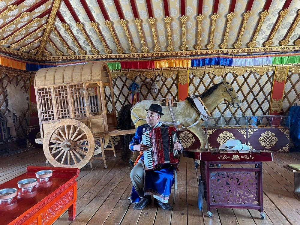 Lều bao là nét văn hóa đặc sắc, riêng có phản ánh chân thực đời sống của những người dân du mục sinh sống ngàn đời trên thảo nguyên.