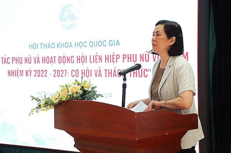Phó Chủ tịch Hội Liên hiệp Phụ nữ Việt Nam Nguyễn Thị Minh Hương phát biểu đề dẫn Hội thảo.